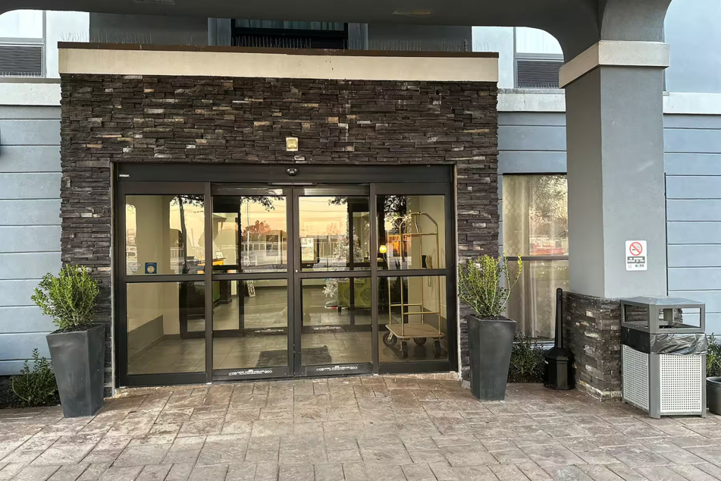 Ramada by Wyndham Burkburnett / Wichita Falls — 4