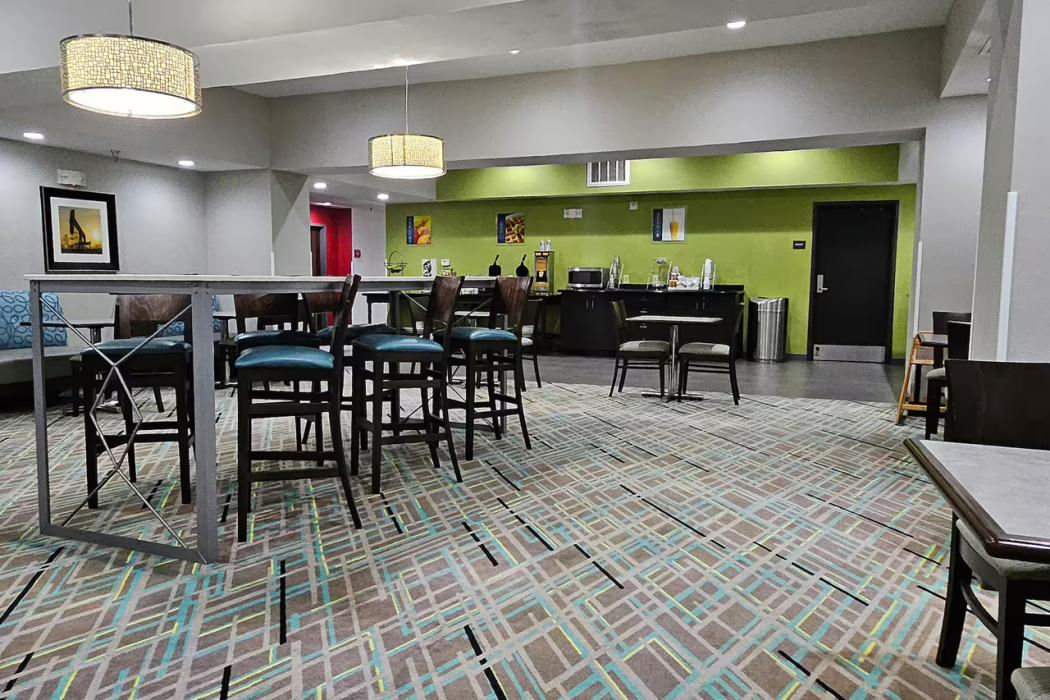 Ramada by Wyndham Burkburnett / Wichita Falls 32/65