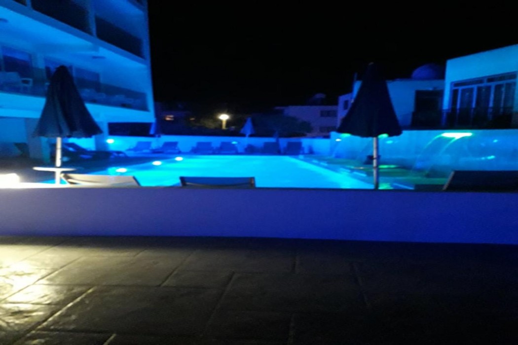 Sunny Blue Hotel 92/131
