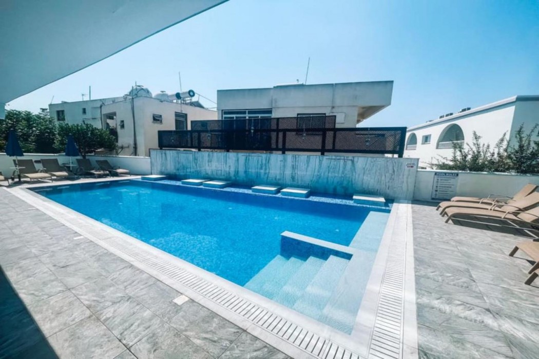 Sunny Blue Hotel 95/131
