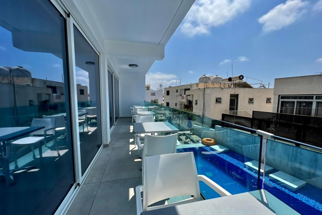 Sunny Blue Hotel 78/131