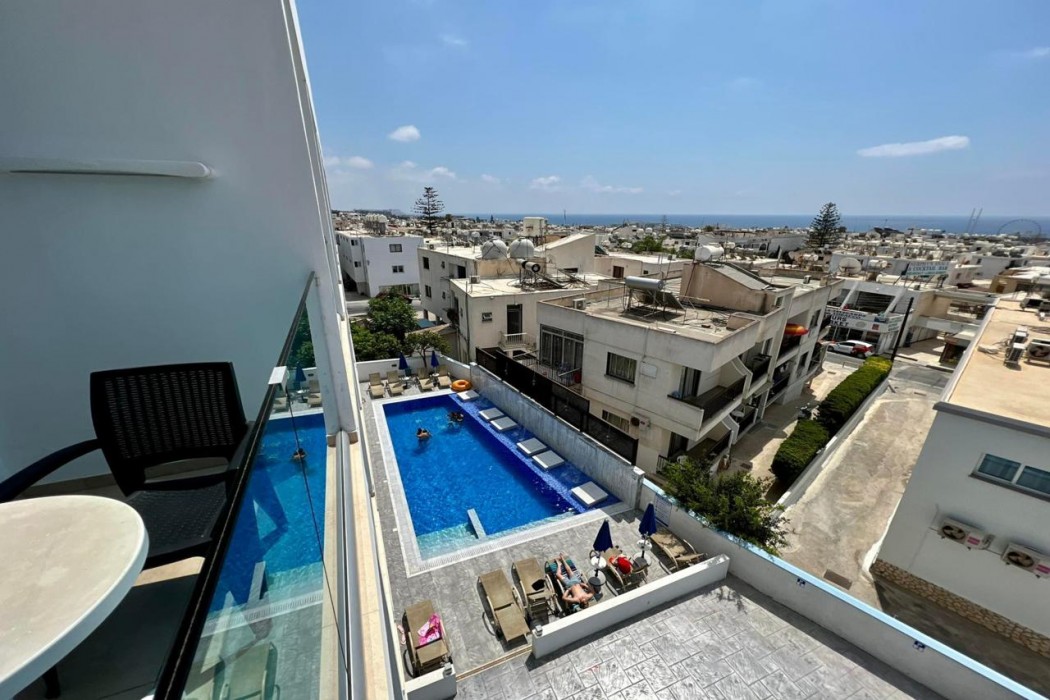 Sunny Blue Hotel 70/131
