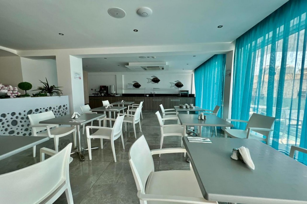 Sunny Blue Hotel 77/131