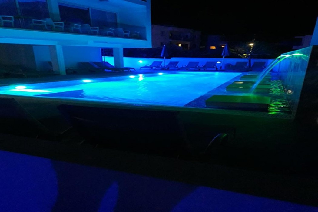 Sunny Blue Hotel 94/131