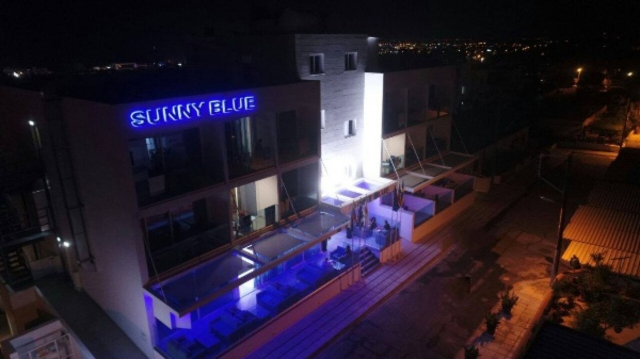 Sunny Blue Hotel 10/131