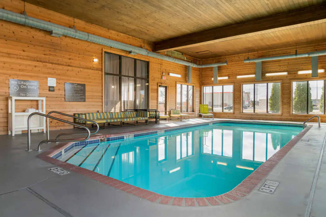 Comfort Inn & Suites Toledo North 22/30