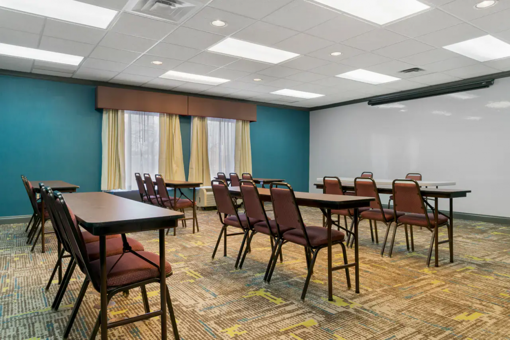 Comfort Inn & Suites Toledo North 19/30