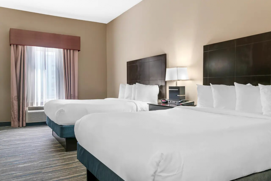 Comfort Inn & Suites Toledo North 10/30