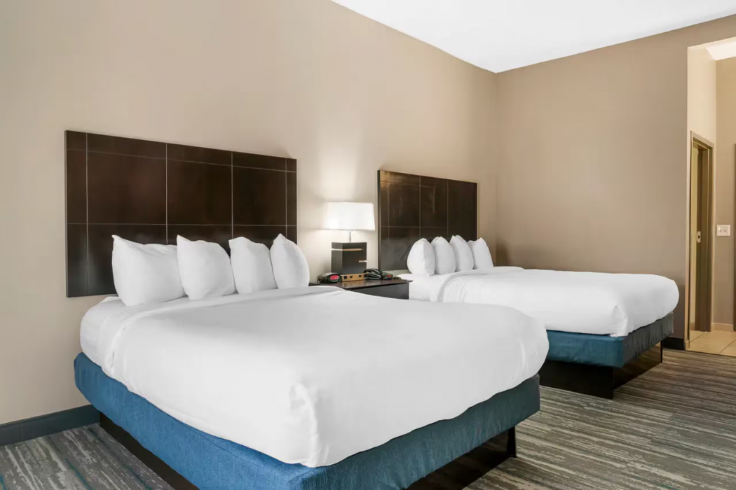 Comfort Inn & Suites Toledo North 8/30