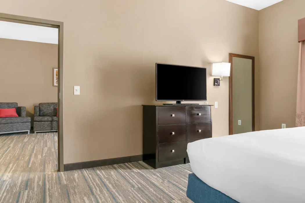 Comfort Inn & Suites Toledo North 14/30