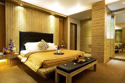 HOTEL MAXIMILLIAN 10/55