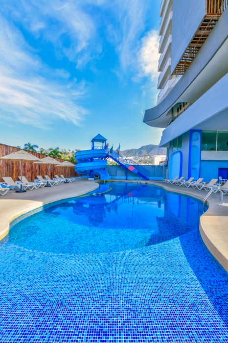 Krystal Beach Acapulco 67/98