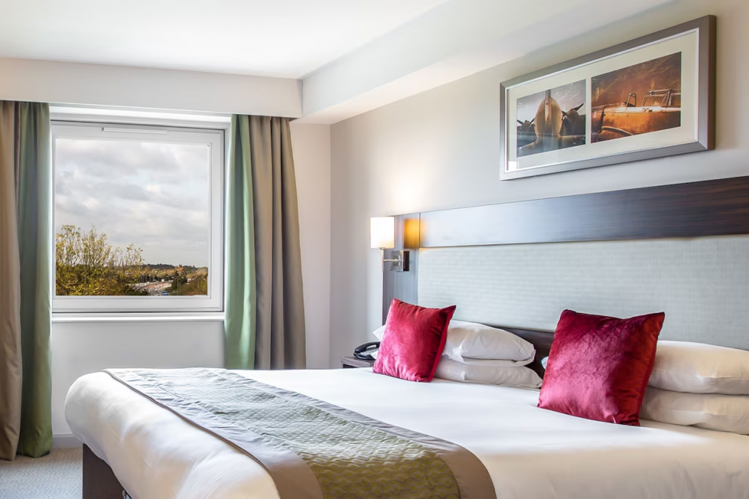 Heston Hyde Hotel 10/43
