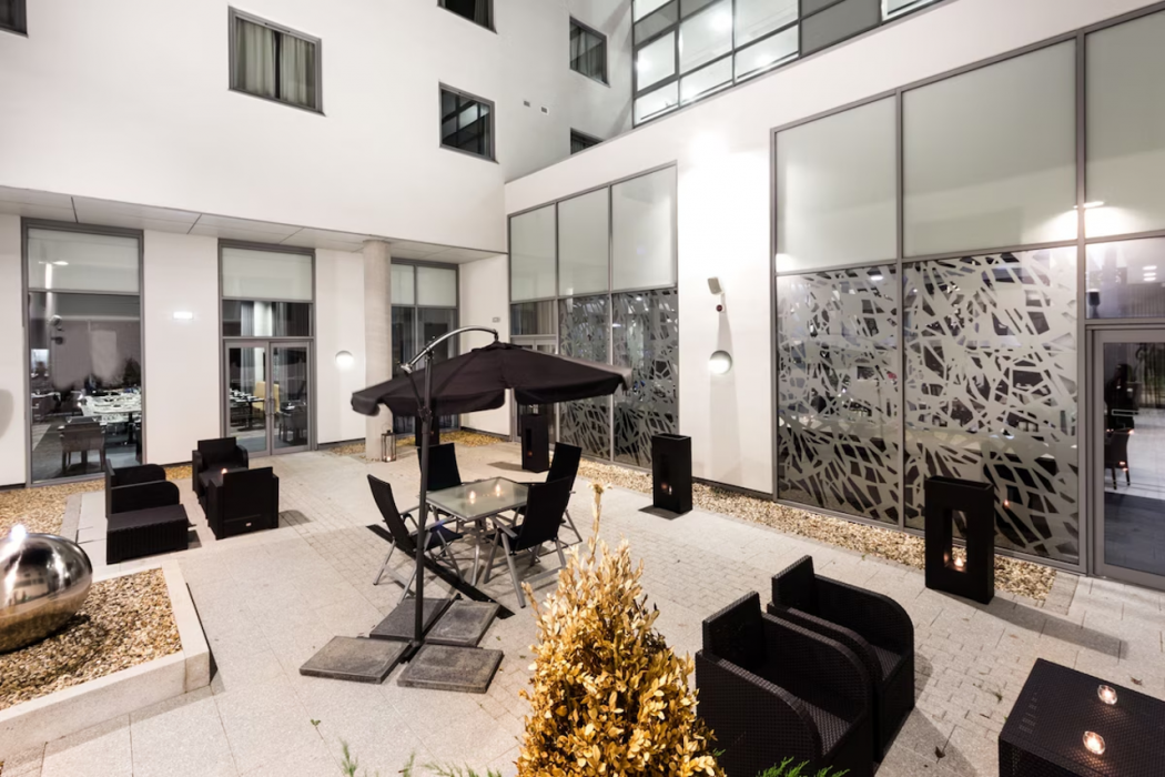 Heston Hyde Hotel 5/43