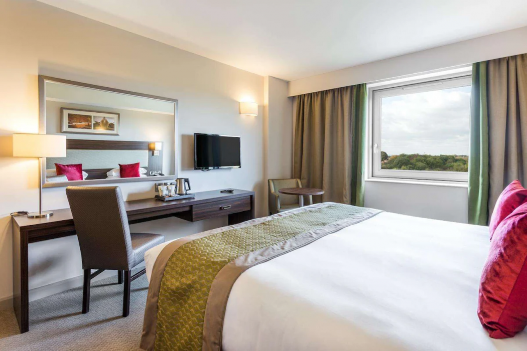 Heston Hyde Hotel 18/43
