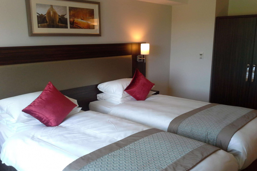 Heston Hyde Hotel 20/43