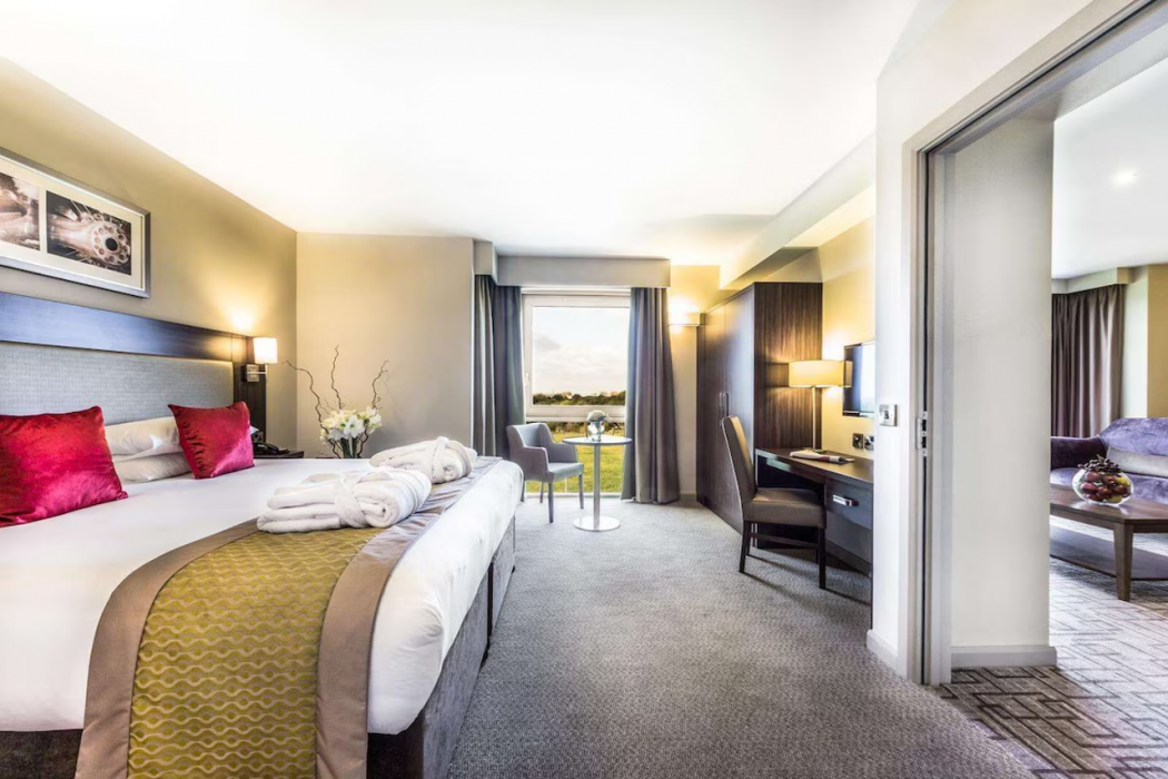 Heston Hyde Hotel 14/43