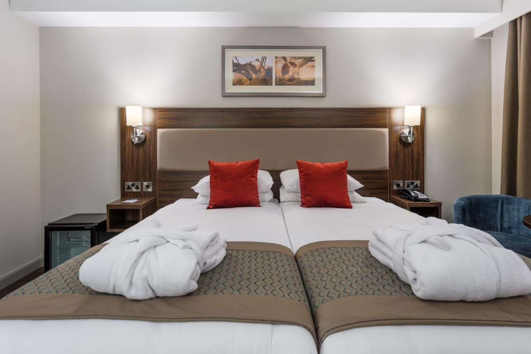 Heston Hyde Hotel 9/43