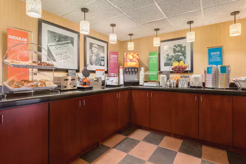 Hampton Inn Des Moines-Airport 8/24