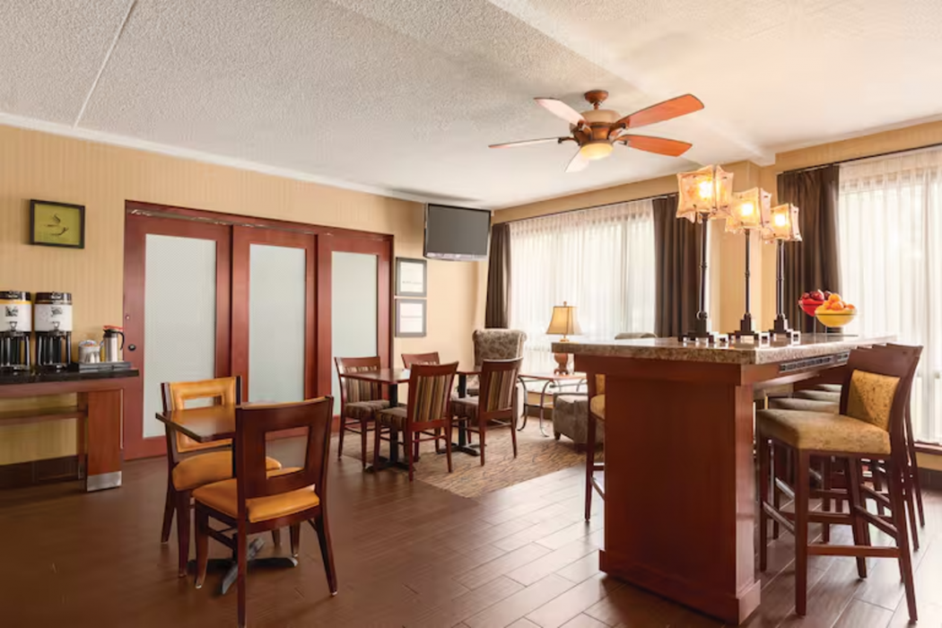 Hampton Inn Des Moines-Airport 7/24