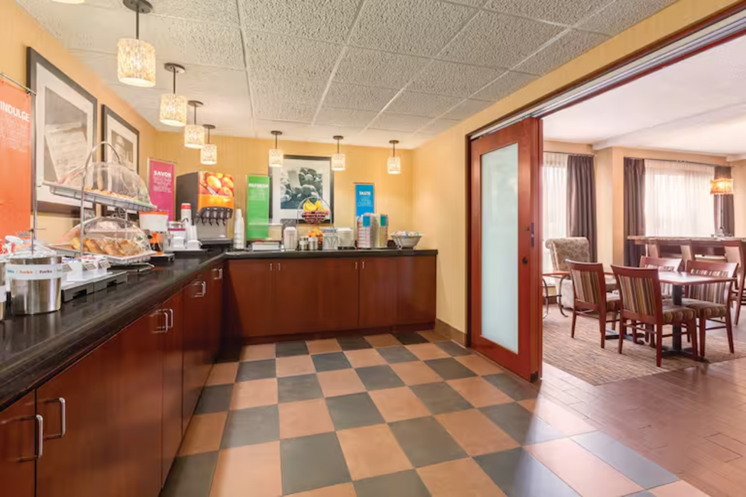 Hampton Inn Des Moines-Airport 9/24
