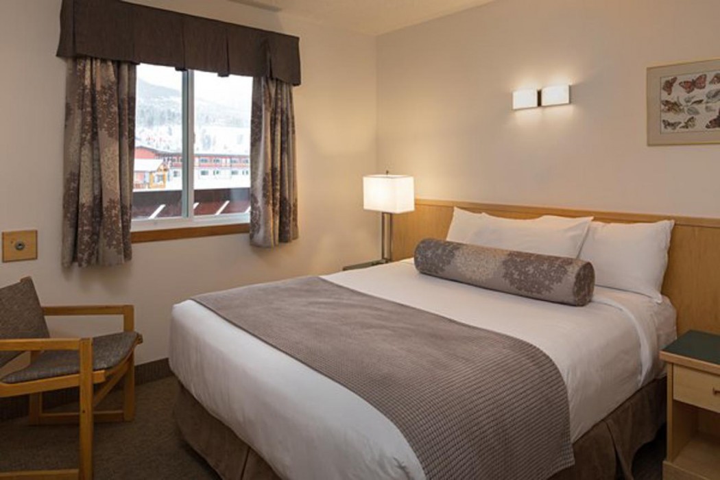 Canmore Rocky Mountain Ski Lodge 48/118