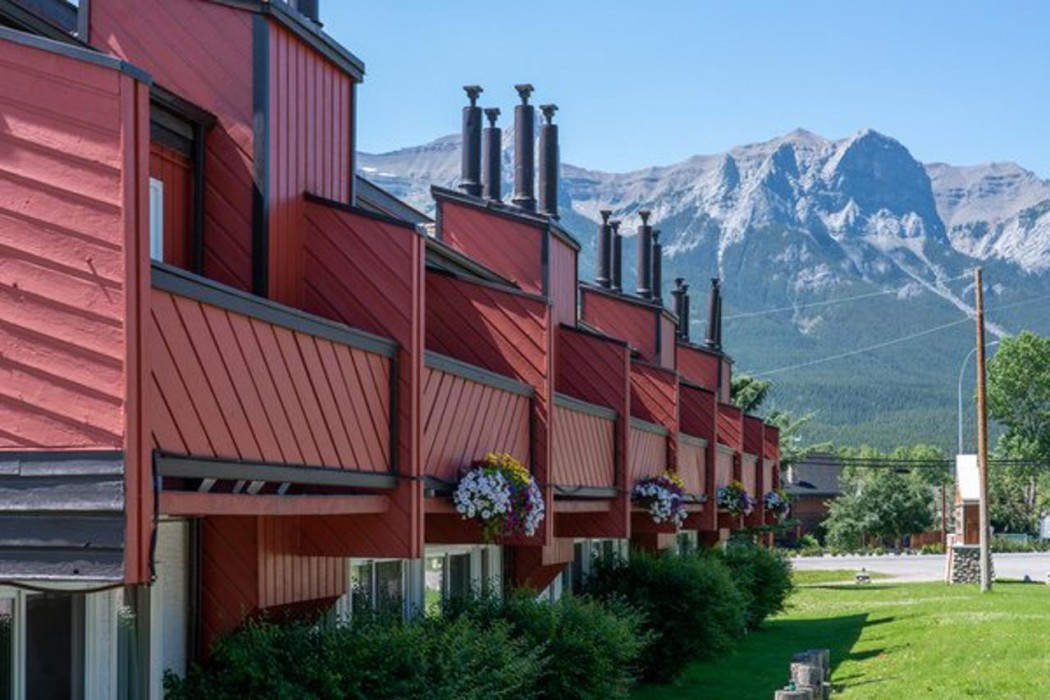 Canmore Rocky Mountain Ski Lodge 5/118
