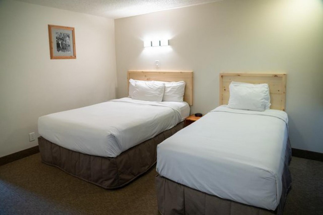 Canmore Rocky Mountain Ski Lodge 26/118