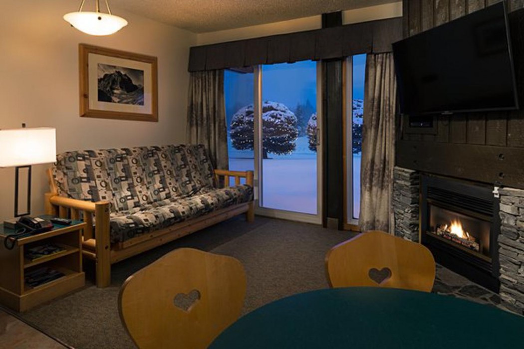 Canmore Rocky Mountain Ski Lodge 60/118