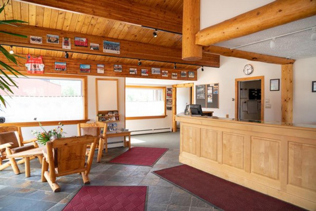 Canmore Rocky Mountain Ski Lodge 20/118
