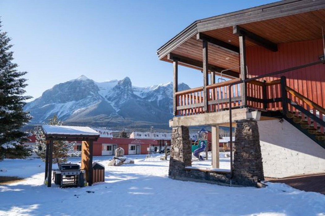 Canmore Rocky Mountain Ski Lodge 6/118