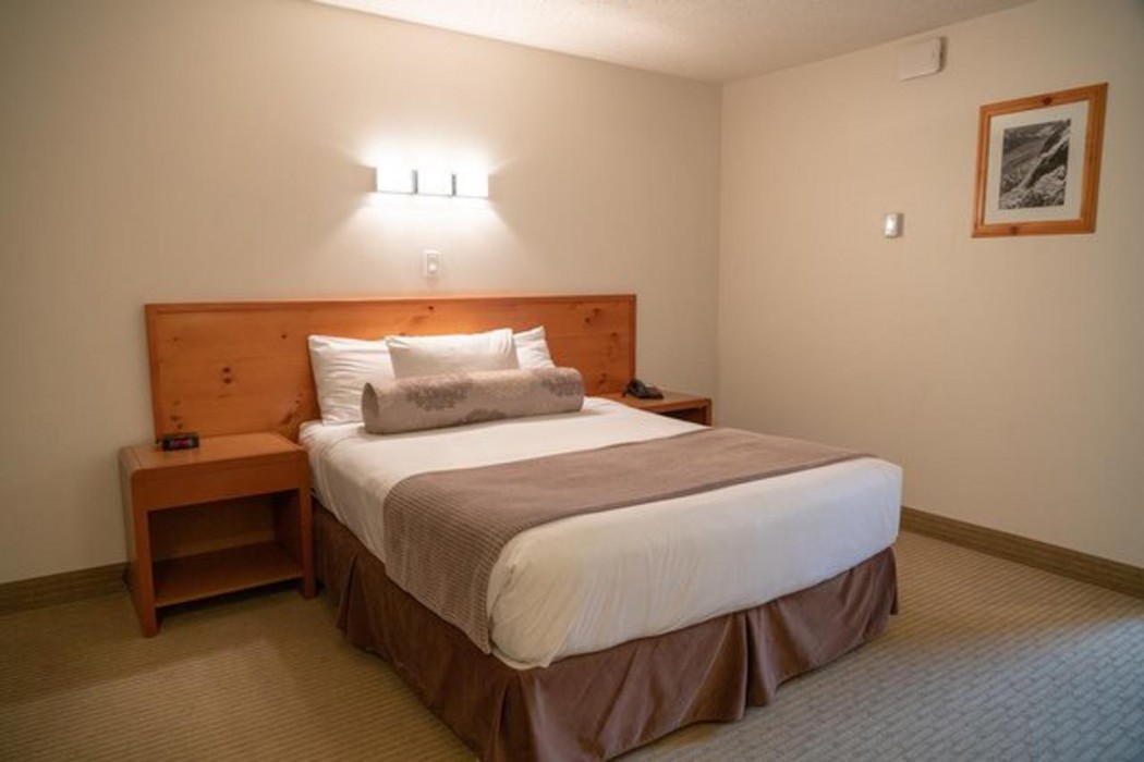 Canmore Rocky Mountain Ski Lodge 28/118