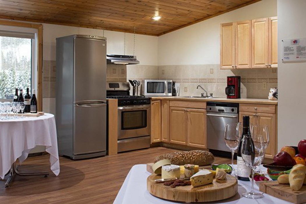 Canmore Rocky Mountain Ski Lodge 73/118