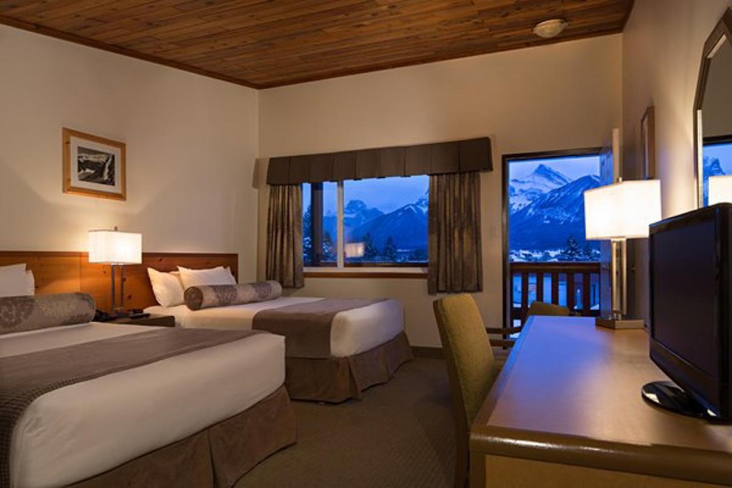 Canmore Rocky Mountain Ski Lodge 58/118