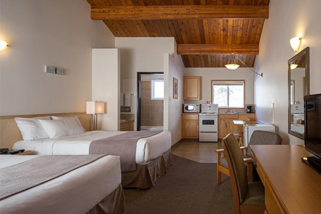Canmore Rocky Mountain Ski Lodge 61/118