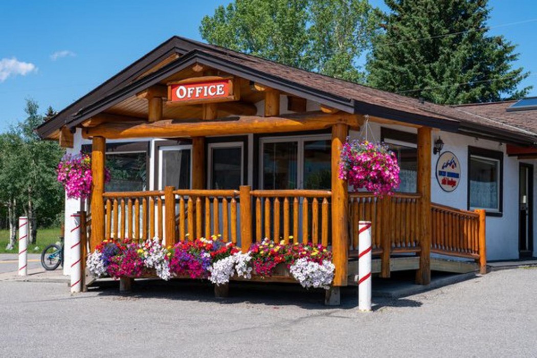 Canmore Rocky Mountain Ski Lodge 13/118