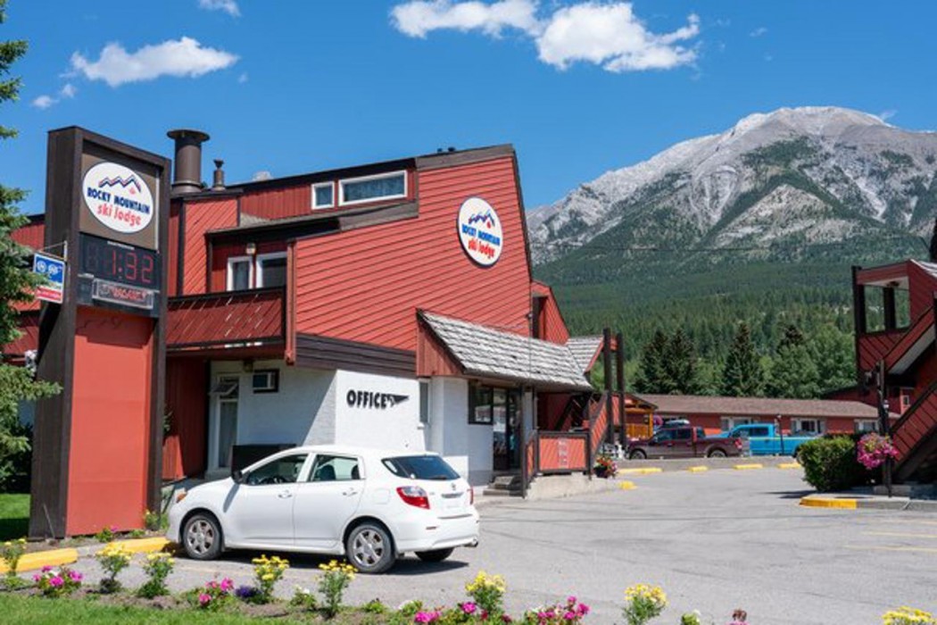 Canmore Rocky Mountain Ski Lodge 4/118