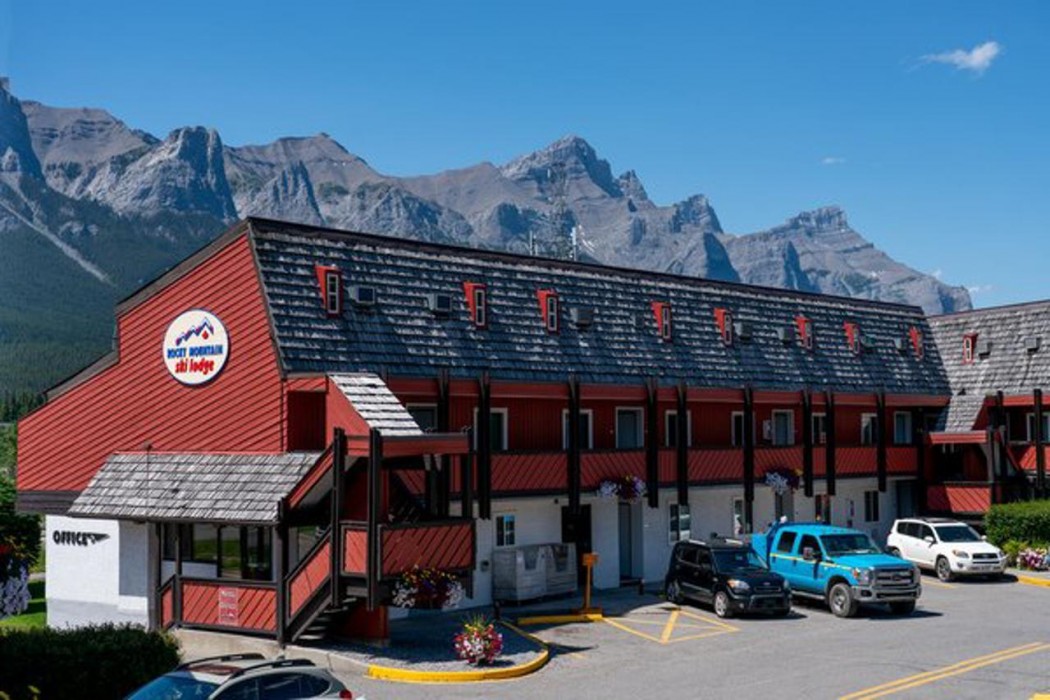 Canmore Rocky Mountain Ski Lodge 11/118