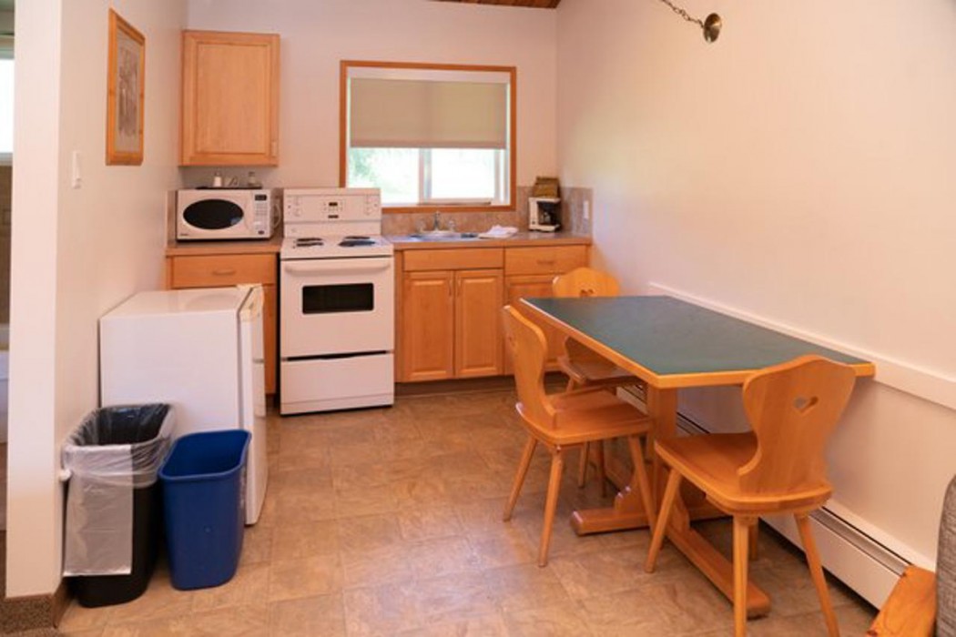 Canmore Rocky Mountain Ski Lodge 39/118