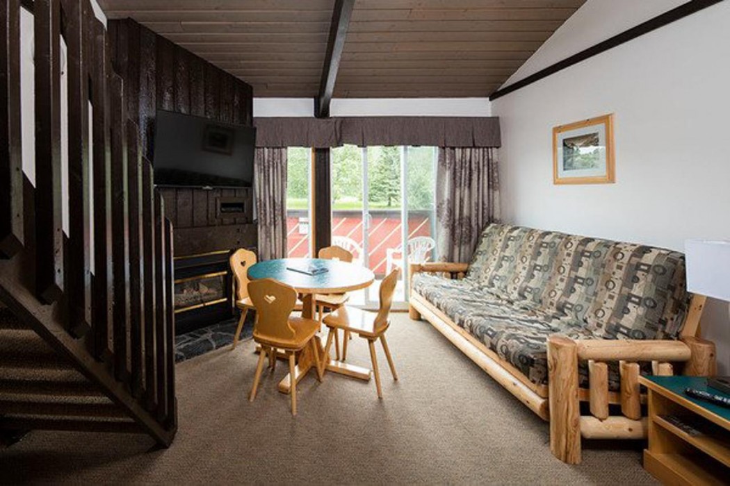 Canmore Rocky Mountain Ski Lodge 68/118
