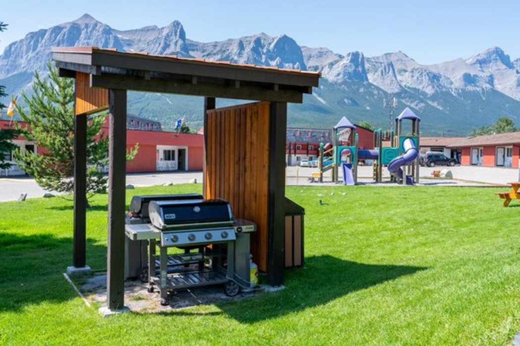 Canmore Rocky Mountain Ski Lodge 14/118