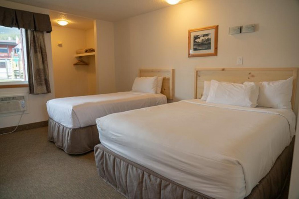 Canmore Rocky Mountain Ski Lodge 27/118