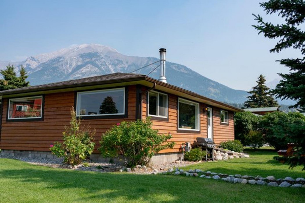 Canmore Rocky Mountain Ski Lodge 75/118