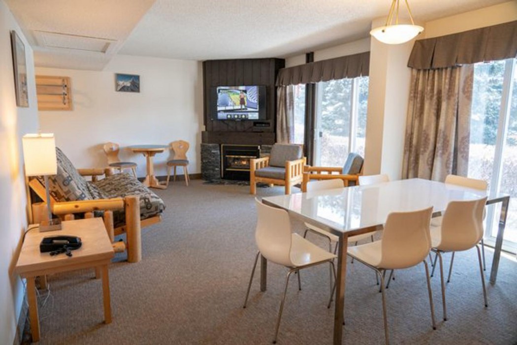 Canmore Rocky Mountain Ski Lodge 66/118