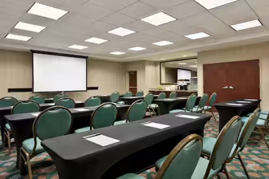 Hampton Inn & Suites Atlanta Airport West/Camp Creek Pkwy 18/41