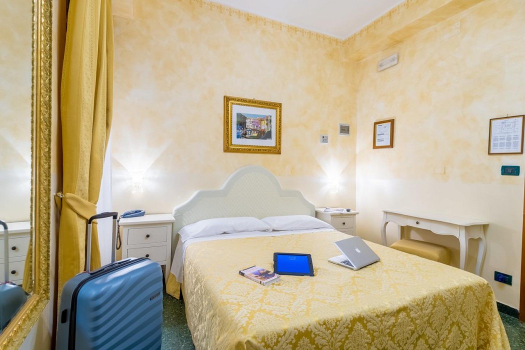 Hotel Mercurio 11/56