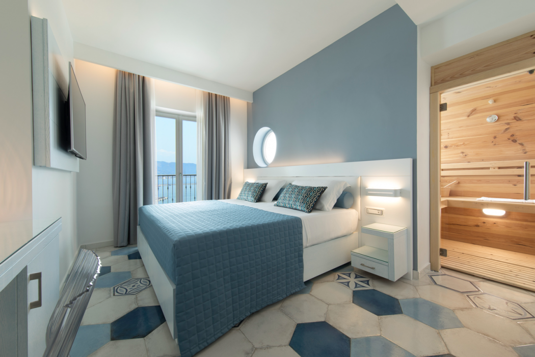 Lloyd's Baia Hotel 12/64