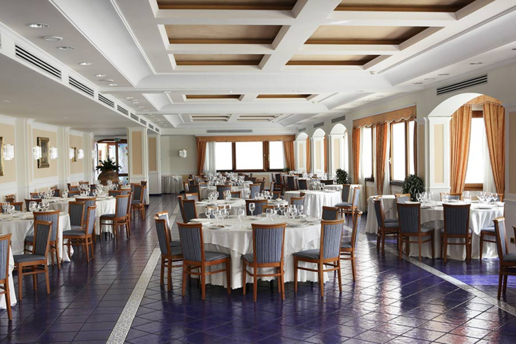 Lloyd's Baia Hotel 27/64