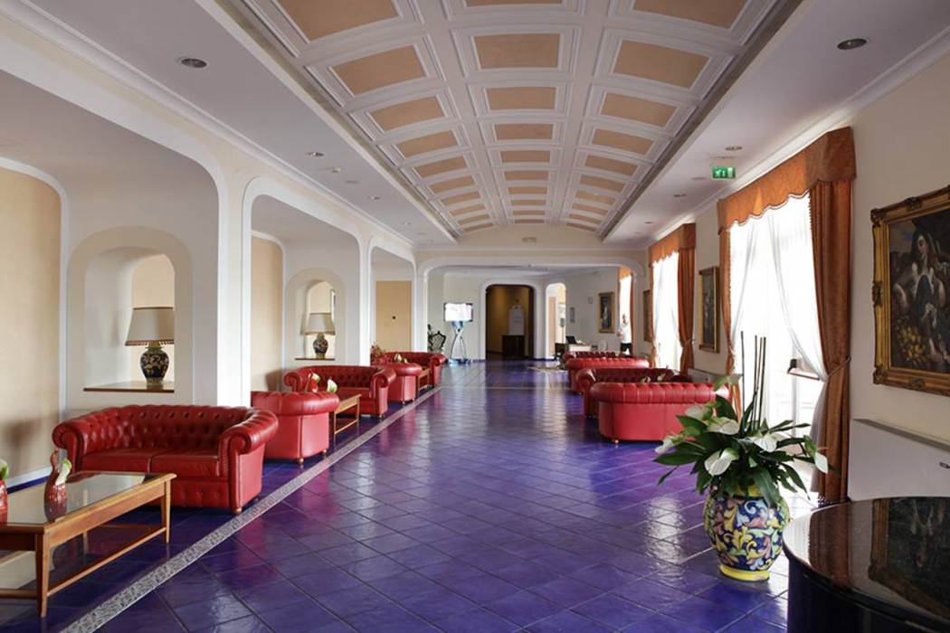 Lloyd's Baia Hotel 6/64