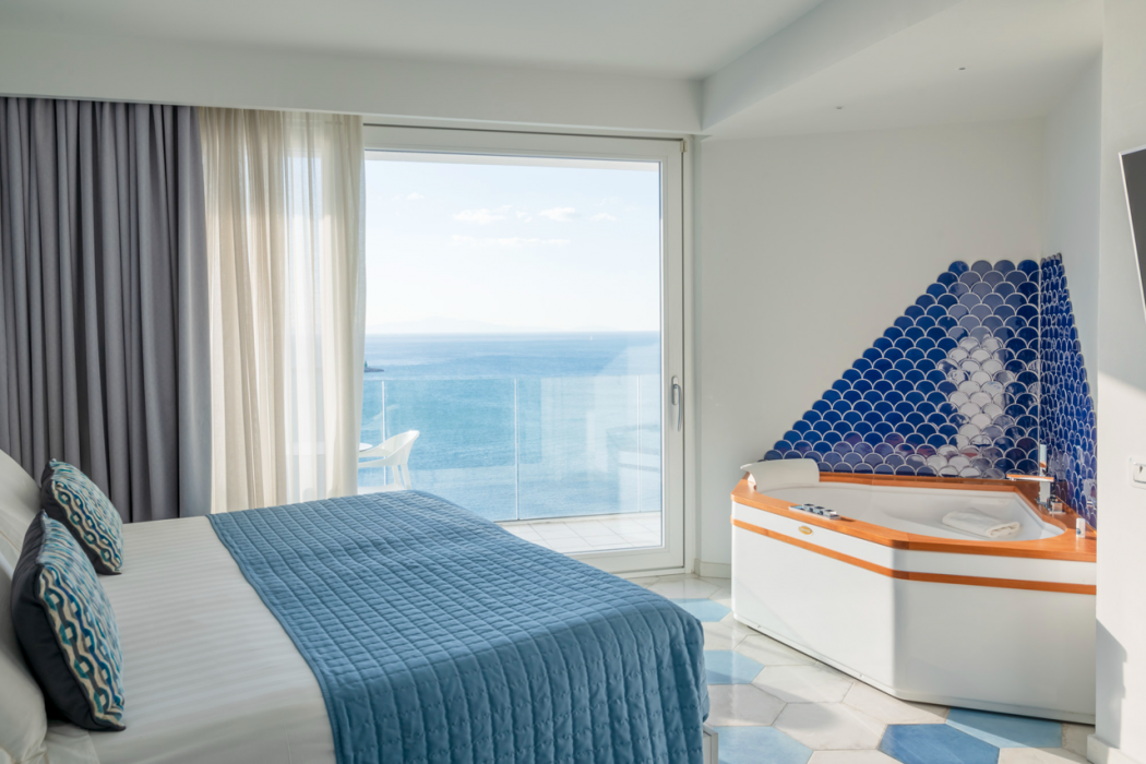 Lloyd's Baia Hotel 13/64